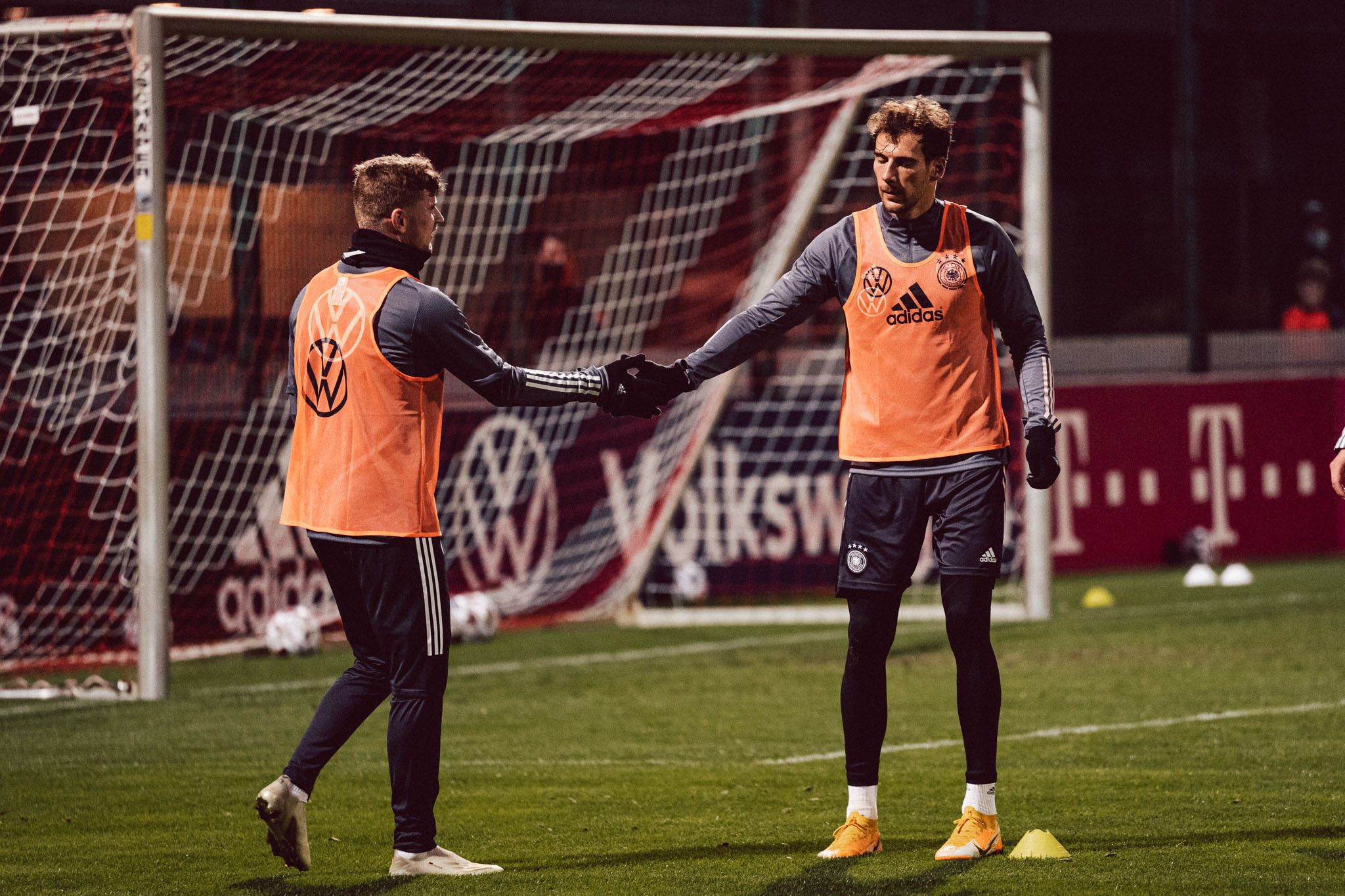 德国队翻盘日本队,黄鸭组合刷新纪录 德国队翻盘日本队,黄鸭组合刷新纪录