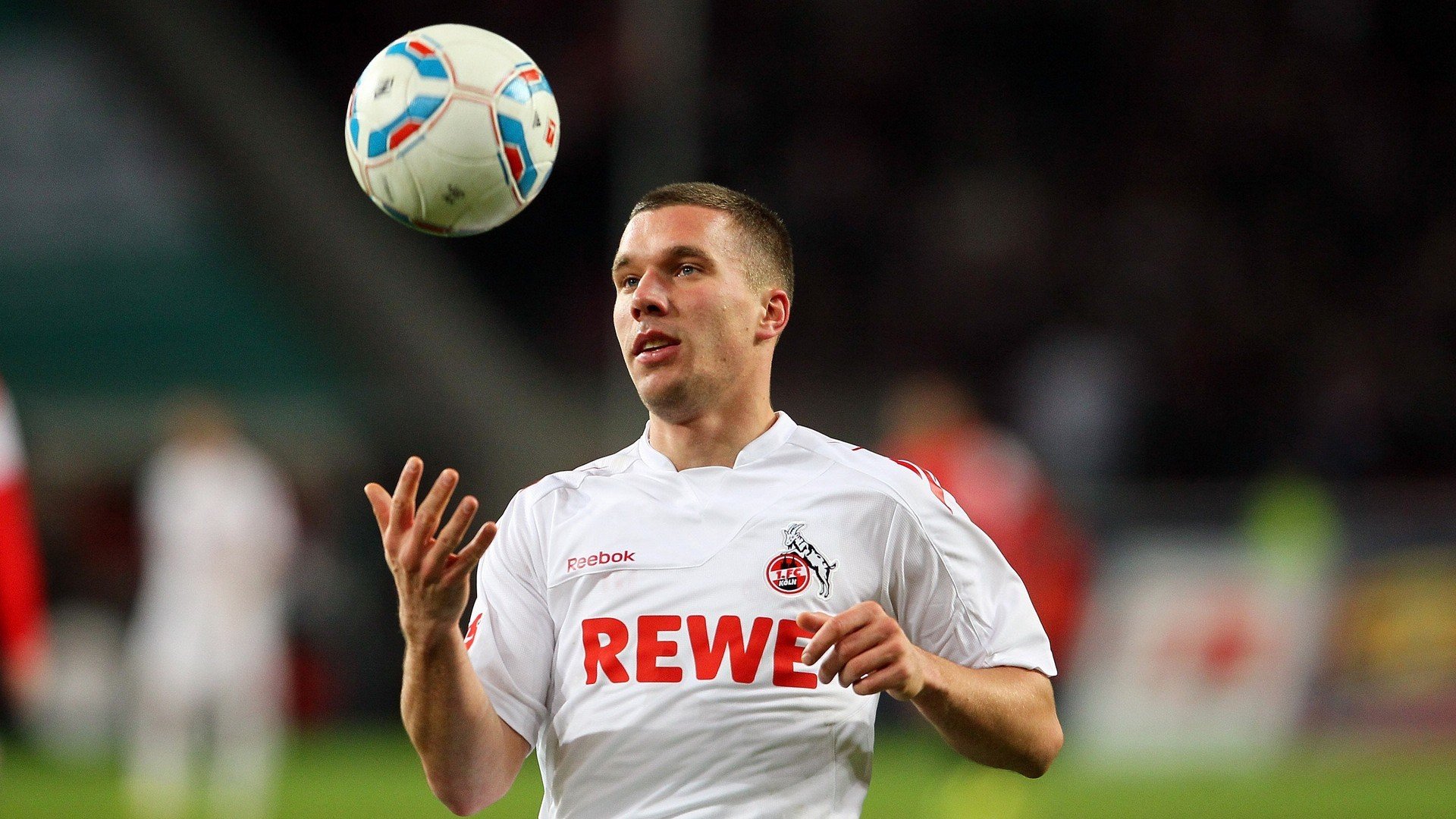 欧冠淘汰赛之夜，莱万打出生涯之夜