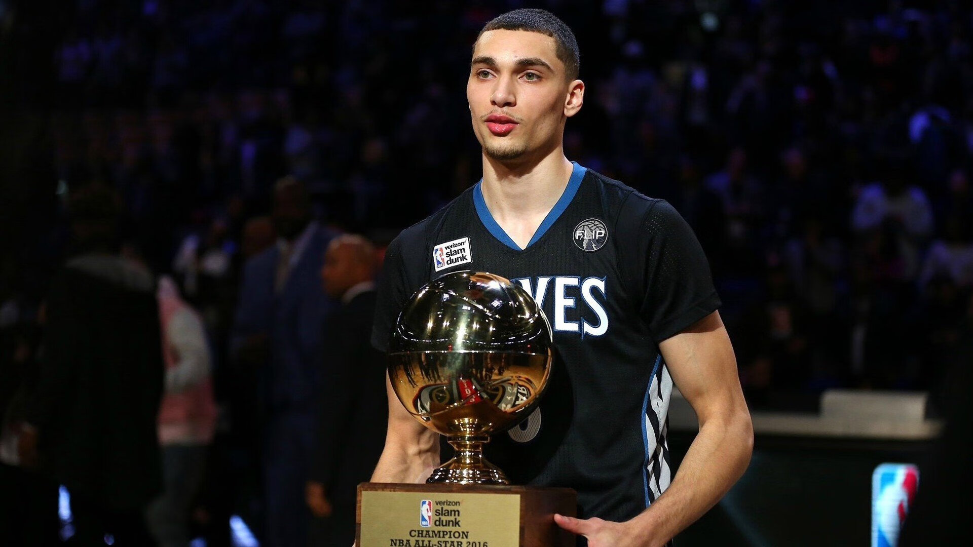 IM体育官方网站-德甲争冠战之夜，布伦森主宰比赛走向